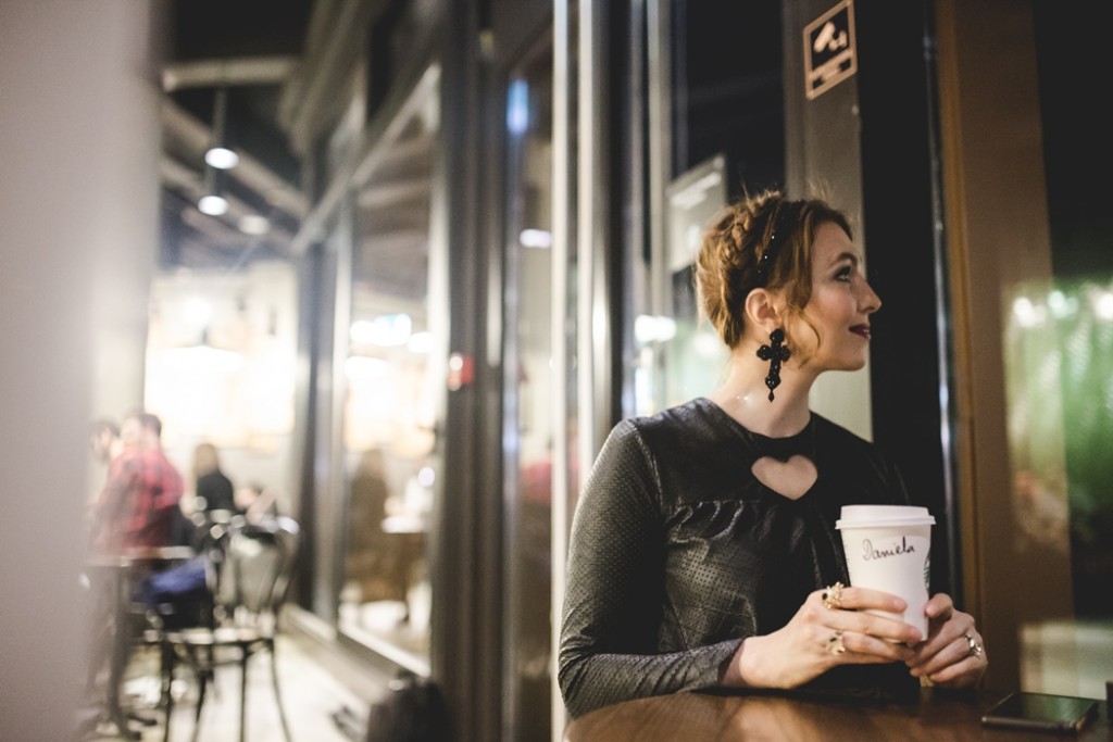 rochii Laura Galic in Starbucks Iasi 