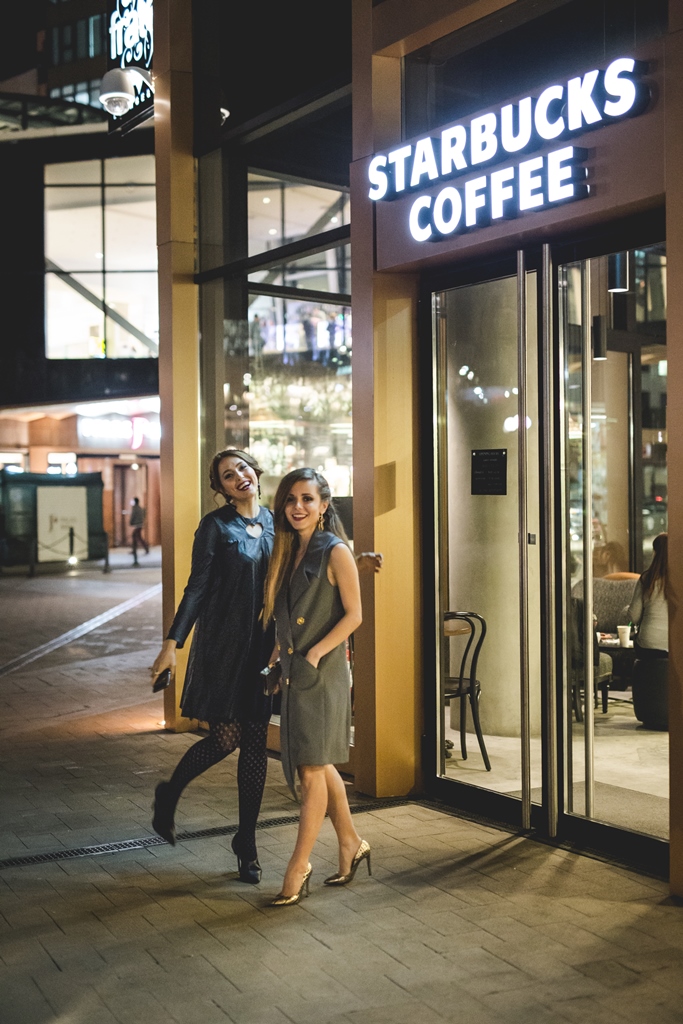 rochii Laura Galic in Starbucks Iasi 