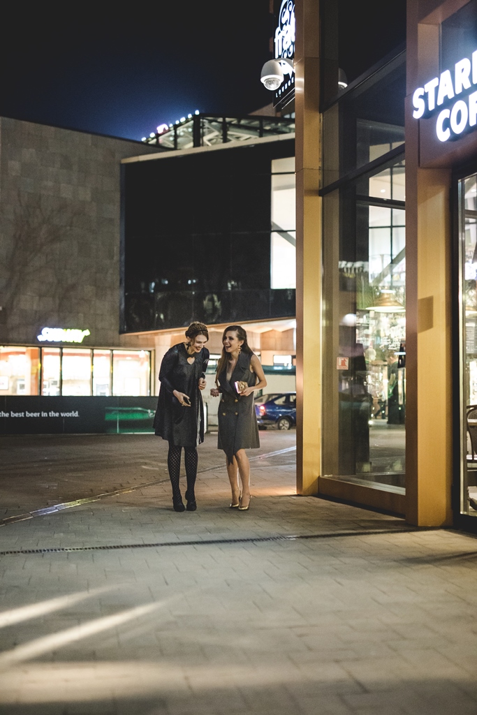 rochii Laura Galic in Starbucks Iasi