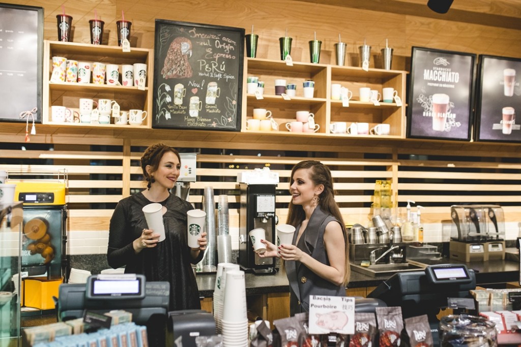 rochii Laura Galic in Starbucks Iasi