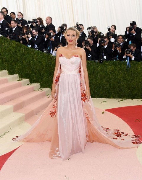 Met Gala 2016 covorul rosu Blake Lively