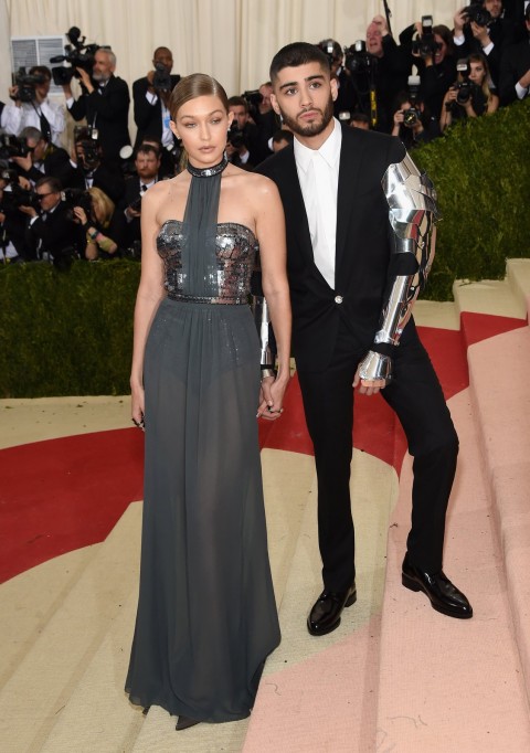 Met Gala 2016 covorul rosu Gigi Hadid si Zayn Malik