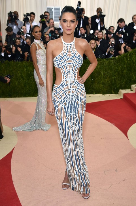 Met Gala 2016 covorul rosu Kendall Jenner