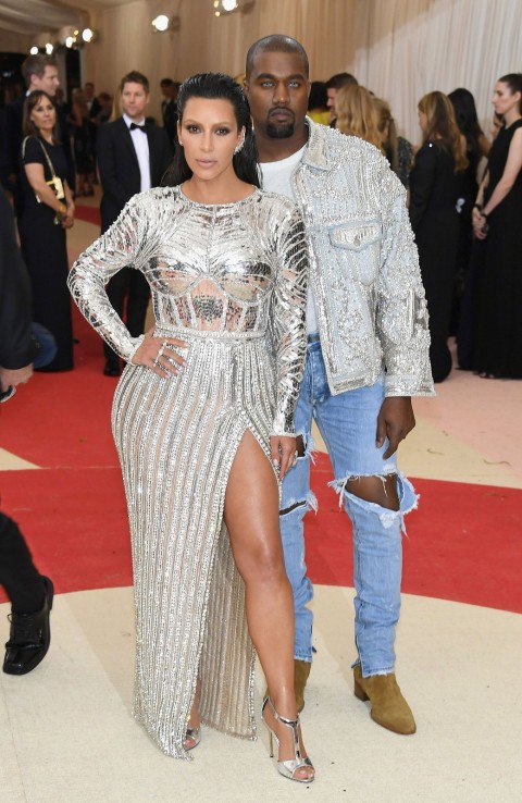 Met Gala 2016 covorul rosu Kim Kardashian West si Kanye West