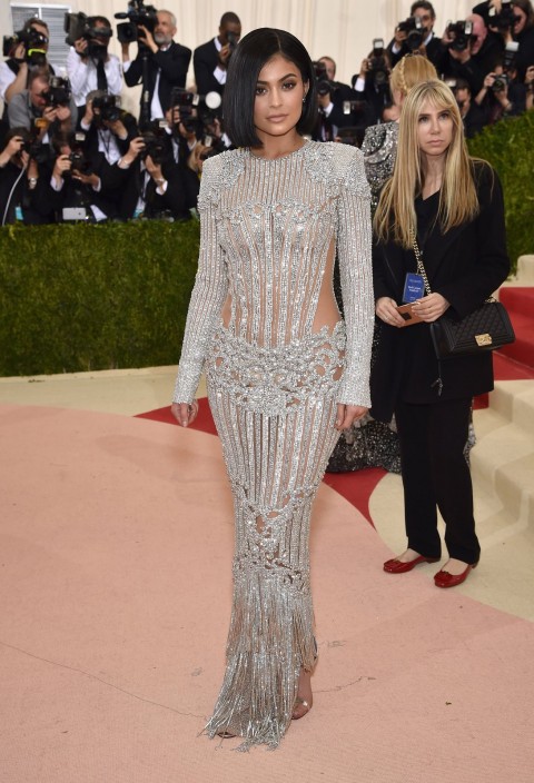 Met Gala 2016 covorul rosu Kylie Jenner