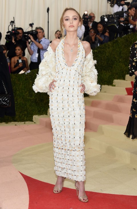 Met Gala 2016 covorul rosu Lily-Rose Depp