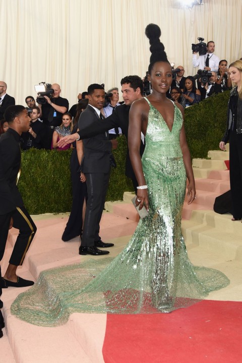 Met Gala 2016 covorul rosu Lupita Nyong’o