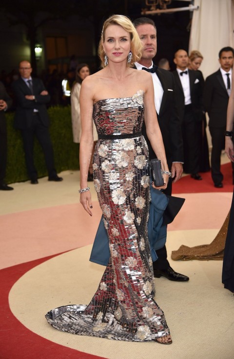 Met Gala 2016 covorul rosu Naomi Watts