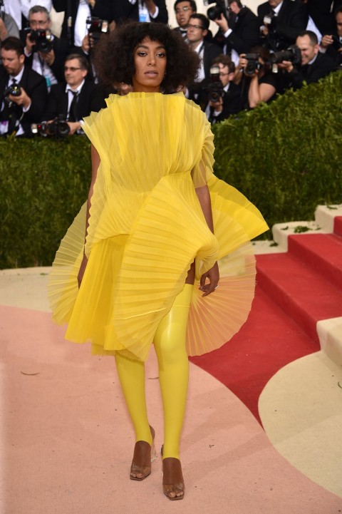 Met Gala 2016 covorul rosu Solange Knowles