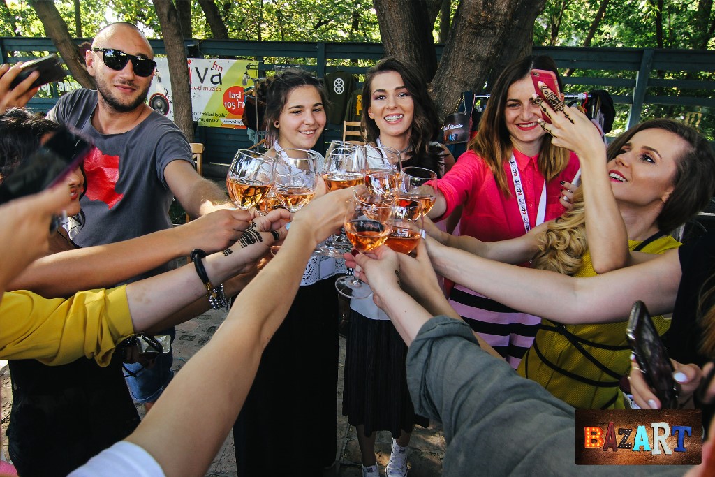 evenimentul BazART Iasi - un bazar de haine altfel 