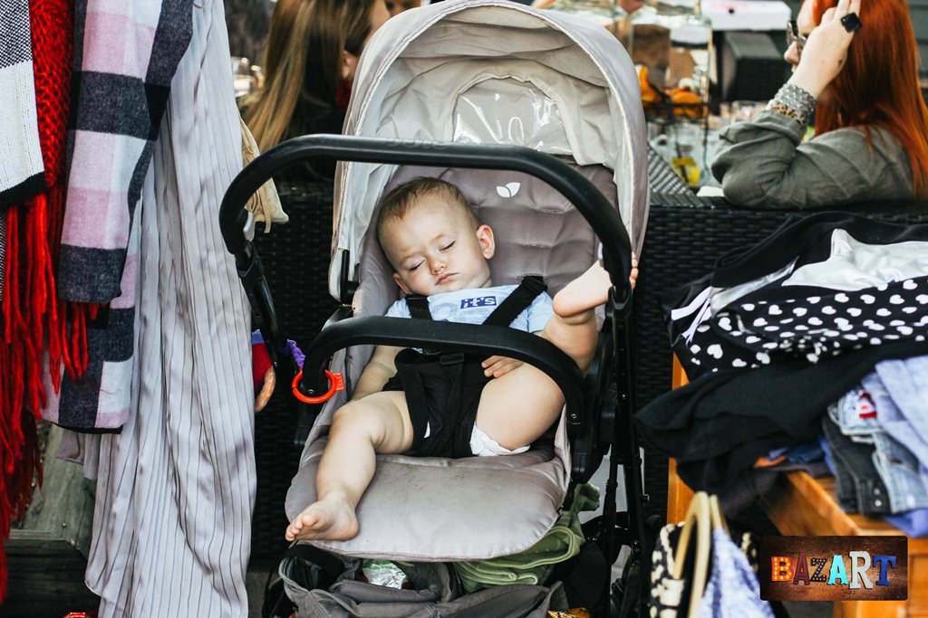 evenimentul BazART Iasi - un bazar de haine altfel 