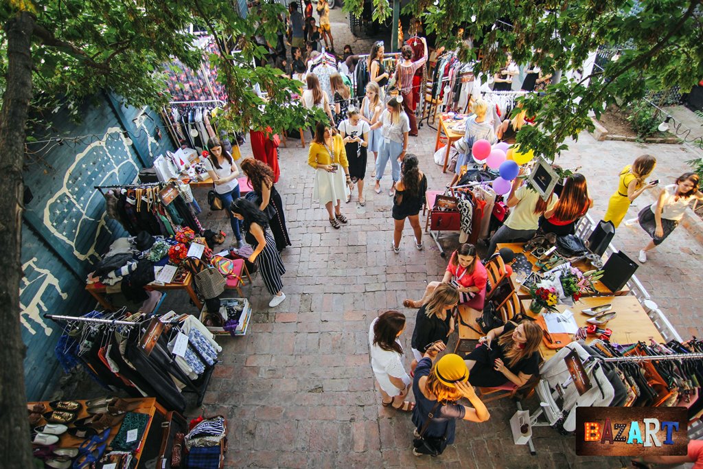 evenimentul BazART Iasi - un bazar de haine altfel